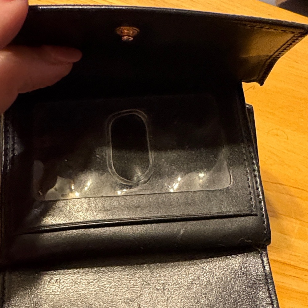 Black Leather Women's Wallet - Classic Compact Design used - Picture 3 of 7